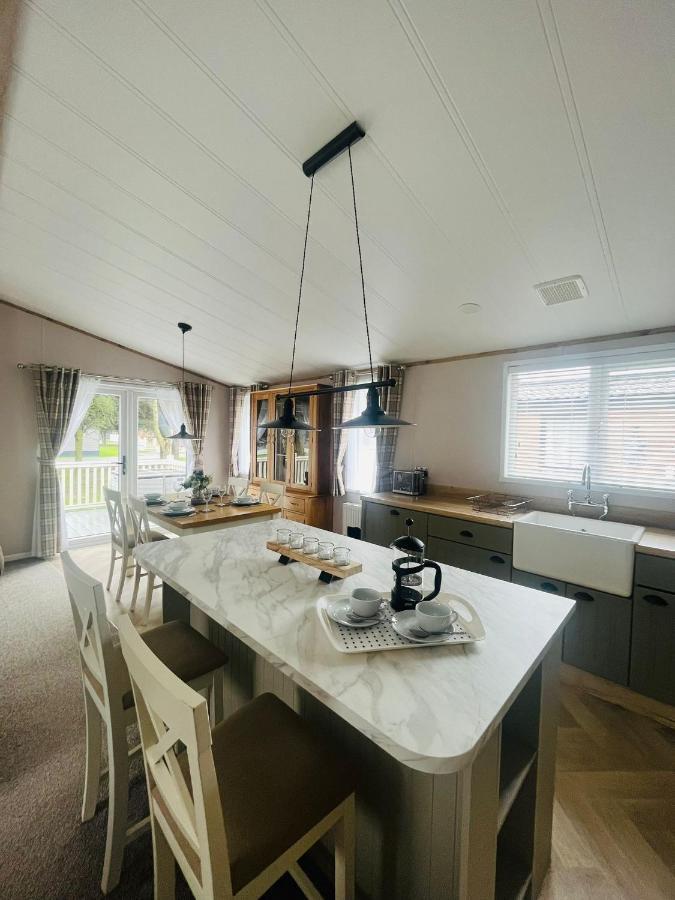 Lucky Lodge With Hot Tub York Exteriér fotografie